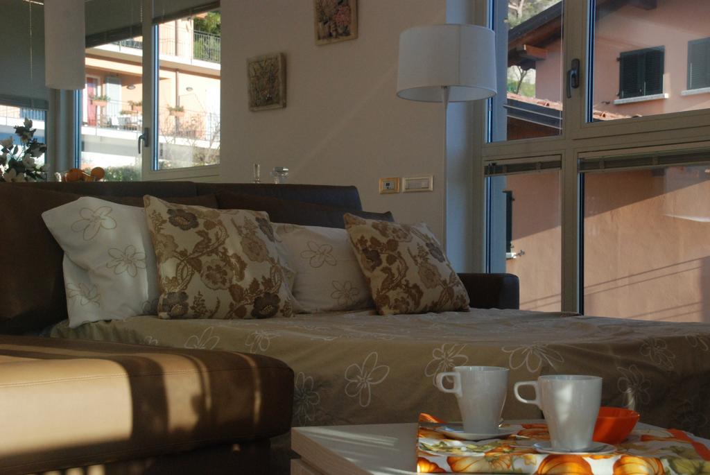 Residenza Simona Apartment Mezzegra Phòng bức ảnh